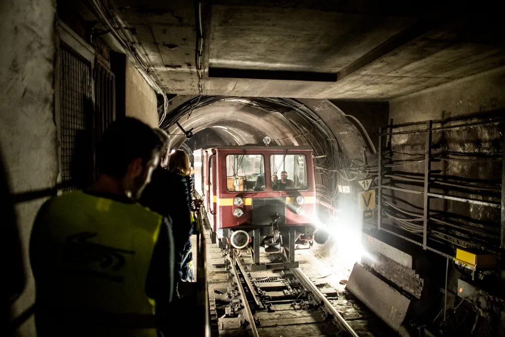 éjszakai metrólátogatás, M2 Deák tér- Kossuth tér, GALÉRIA 