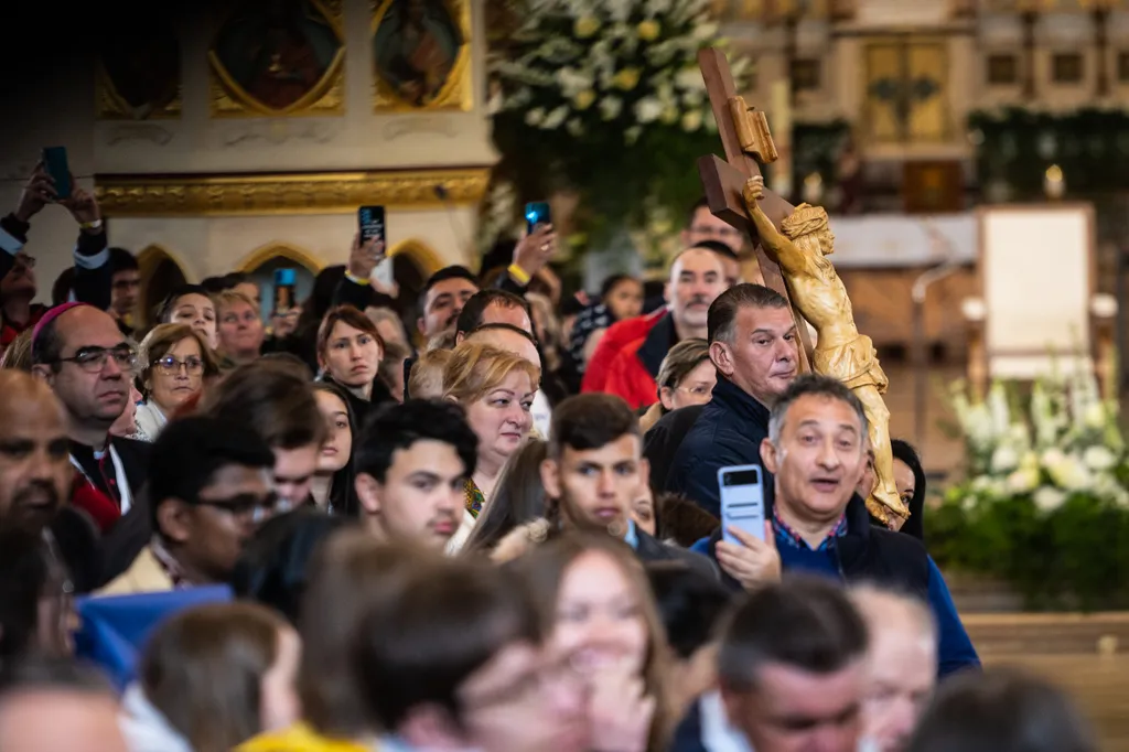 Ferencpápa2023, Ferenc pápa, pápalátogatás, háromnapos apostoli látogatás, Ferenc pápa magyarországi látogatása, Magyarország, szombat, 2023, Árpád-házi Szent Erzsébet-templom, Rózsák tere, 