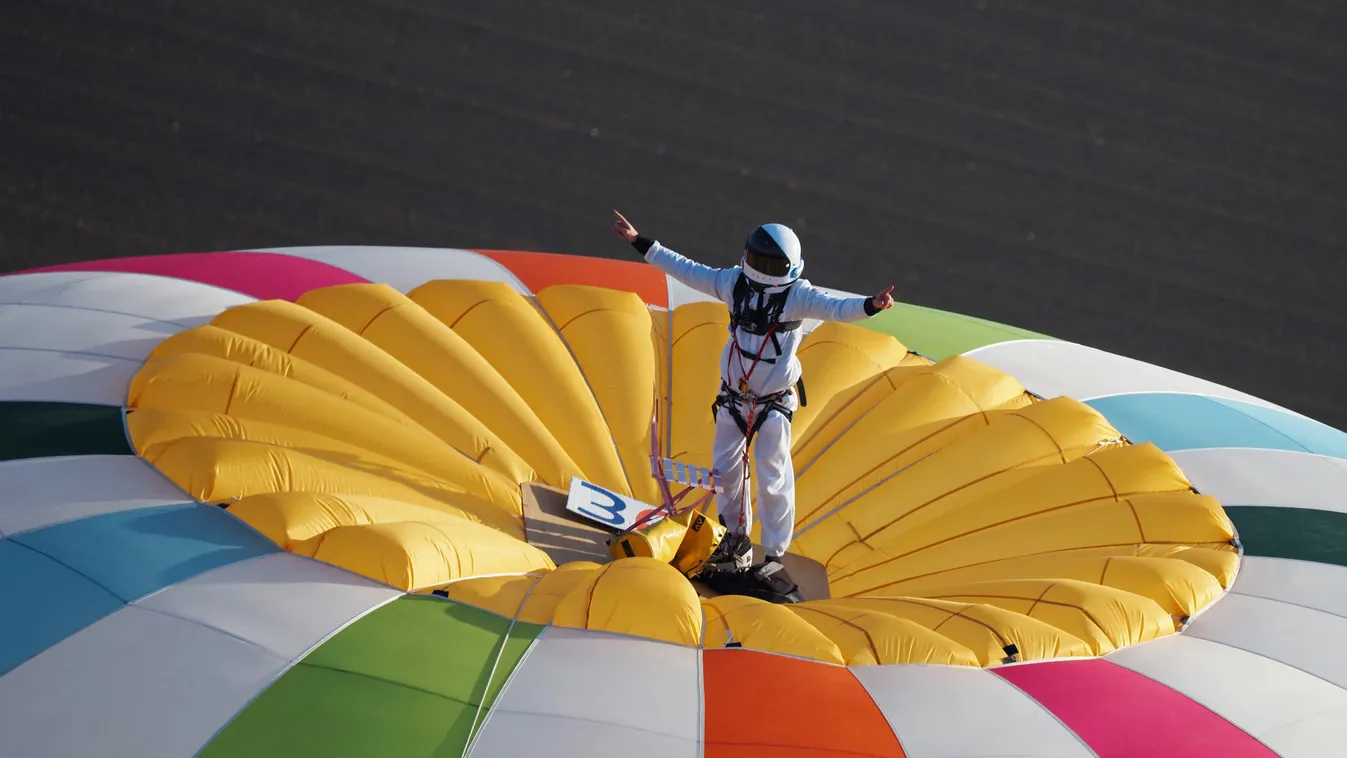 A francia fenegyerek megdöntötte a hőlégballon tetején állás magassági világrekordját, galéria, 2021 