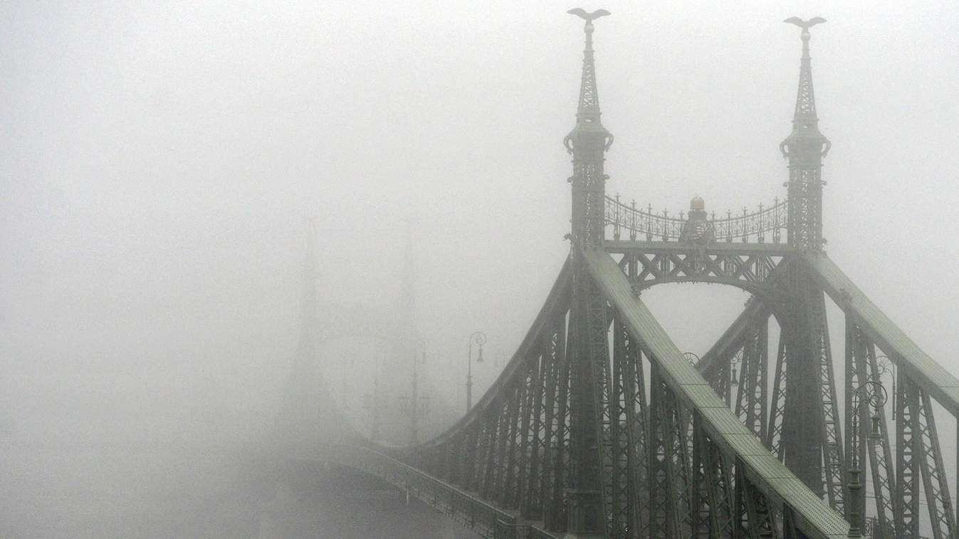 Duna ÉVSZAK FOLYÓ híd IDŐJÁRÁS köd ködös KÖZLEKEDÉSI LÉTESÍTMÉNY Szabadság híd TÁJ tél ÉVSZAK FOLYÓ híd IDŐJÁRÁS köd ködös KÖZLEKEDÉSI LÉTESÍTMÉNY Szabadság híd TÁJ tél Budapest, 2014. január 7.
Sűrű köd a budapesti Szabadság hídnál 2014. január 7-én.
MTI