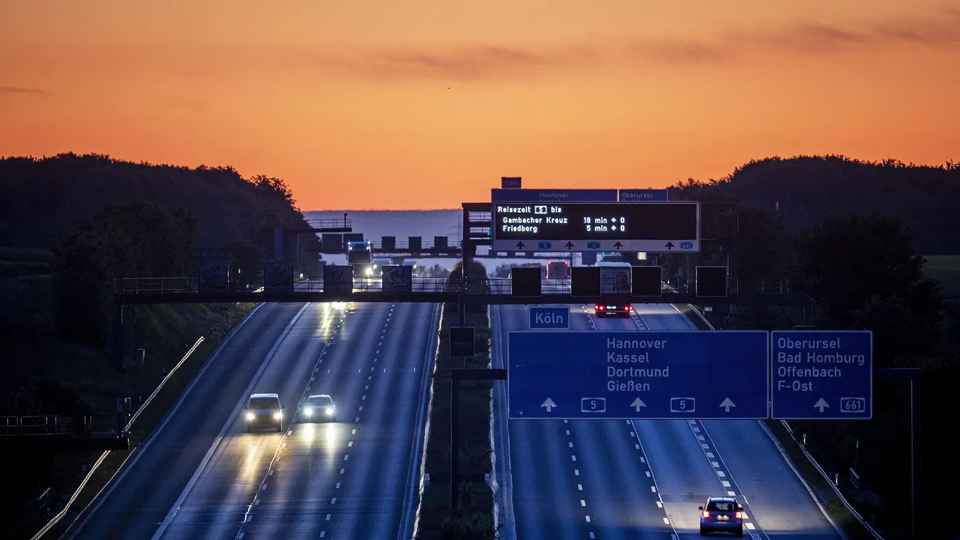 Koronavírus Németország Frankfurt, 2020. május 6.
Alacsony a forgalom az egyik frankfurti autópályán a koronavírus-járvány miatt bevezetett korlátozások miatt 2020. május 6-án.
MTI/AP/Michael Probst 