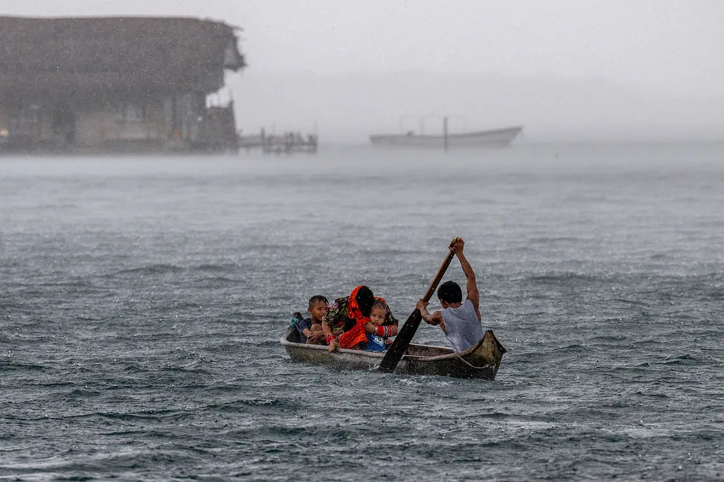 Őslakos, Carti Sugtupu szigete, Guna Yala Comarca, Panama, Karib-tenger, 2023. augusztus 30., apró sziget, Karib-tenger, emberek százai készülnek összecsomagolni és elköltözni, hogy elmeneküljenek az emelkedő vizek elől 