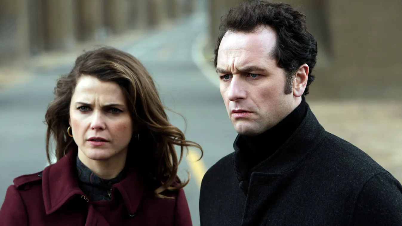 THE AMERICANS -- "Echo" -- Episode 13 (Airs Wenesday, May 21, 10:00 PM e/p) Pictured: (L-R) Keri Russell as Elizabeth Jennings, Matthew Rhys as Philip Jennings. CR. Patrick Harbron/FX 