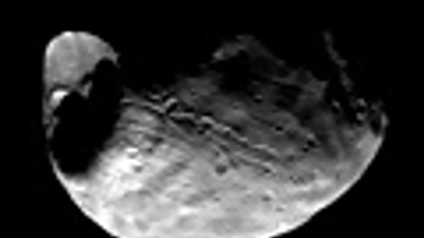 A mély Stickney-kráter betekintést enged a Phobos belsejébe (A Viking űrszonda felvétele)