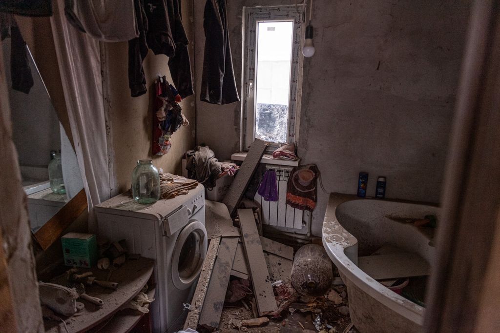 Ukrán válság 2022, ukrán, orosz, háború, Ukrajna, Trudovskiye, szétbombázott házak 