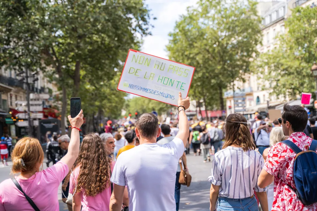 francia koronavírus korlátozások elleni tüntetés, Franciaország, tüntetés, 2021 