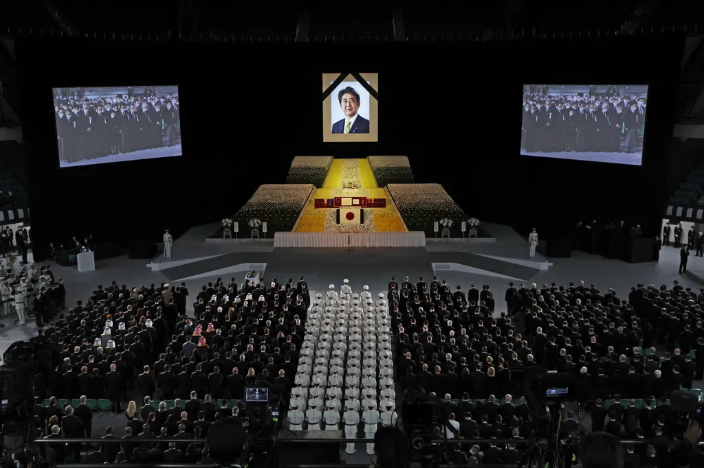 ABE, Sindzó, temetés, tokió, politikus, merénylet, lelőtték, 2022. 09. 27., Nippon Budokan sportcsarnok 