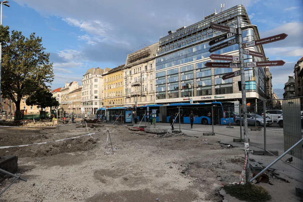 dugó, közlekedés, forgalom, autó, belváros, Budapest, Blaha Lujza tér 2021.09.01. 