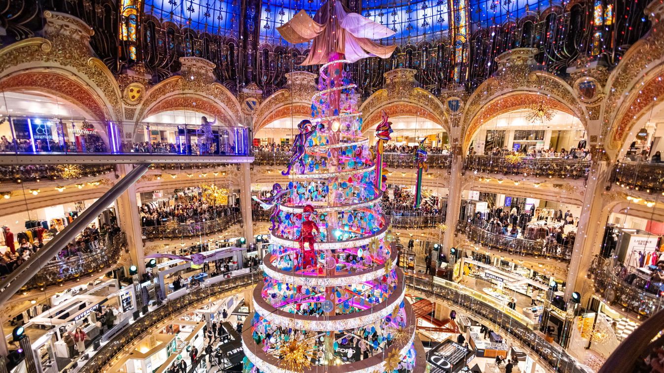 Karácsonyi készülődés, Franciaország, Párizs, Galeries Lafayette, luxusáruház, dekoráció, bemutató, 2023. 11. 15. 