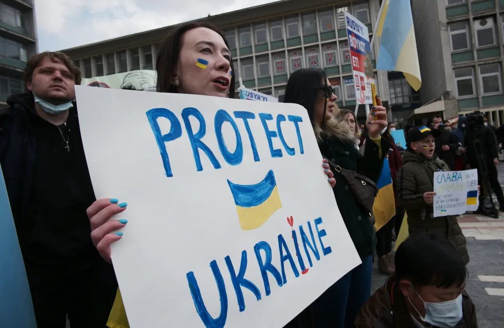 tüntetés, tiltakozás, felvonulás, ukrán, háború, ukrajna, orosz, támadás, hétvége, tiltakozások, tüntetések, hétvégén 