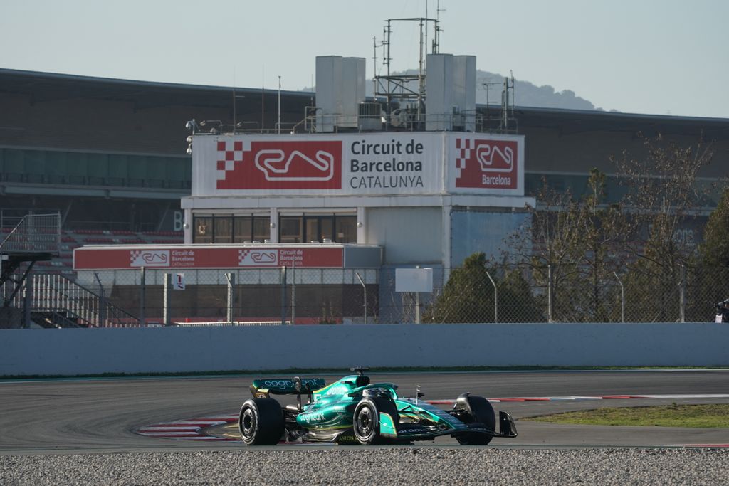 Forma-1, teszt, Barcelona 1. nap, Sebastian Vettel, Aston Martin 
