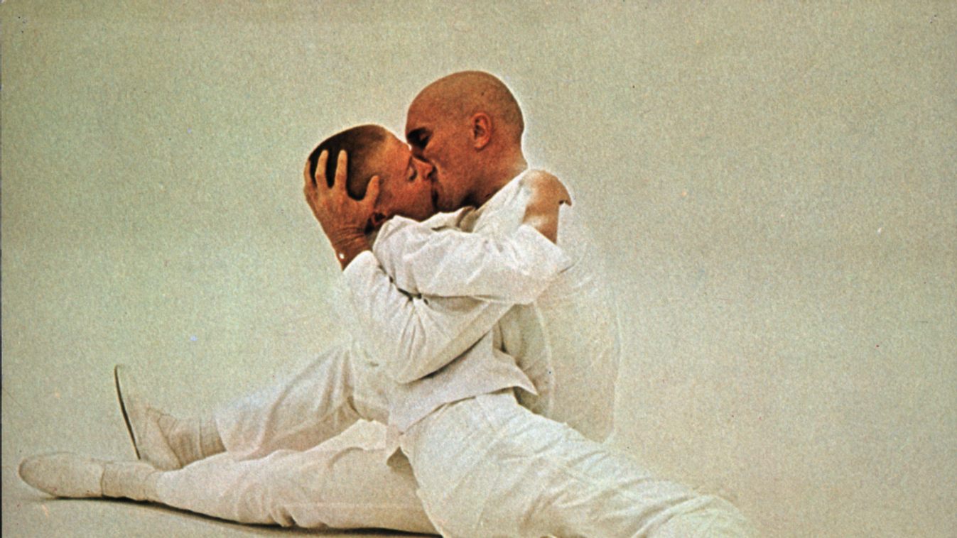 THX 1138 (1971) usa Cinema chauve baiser (le) embrasser Horizontal KISS 