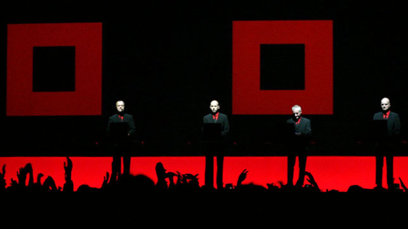 Kraftwerk a Budapest Sportarénában 2004-ben 