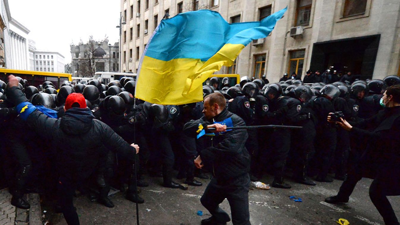 Ukrajnában többszázezres EU-párti tömeg követeli Janukovics távozását