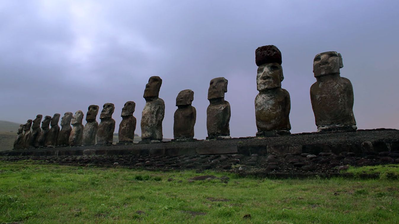 patkányevés a Húsvét-szigeten, illusztráció, A Rapa Nui szobrok a Húsvét-szigeten