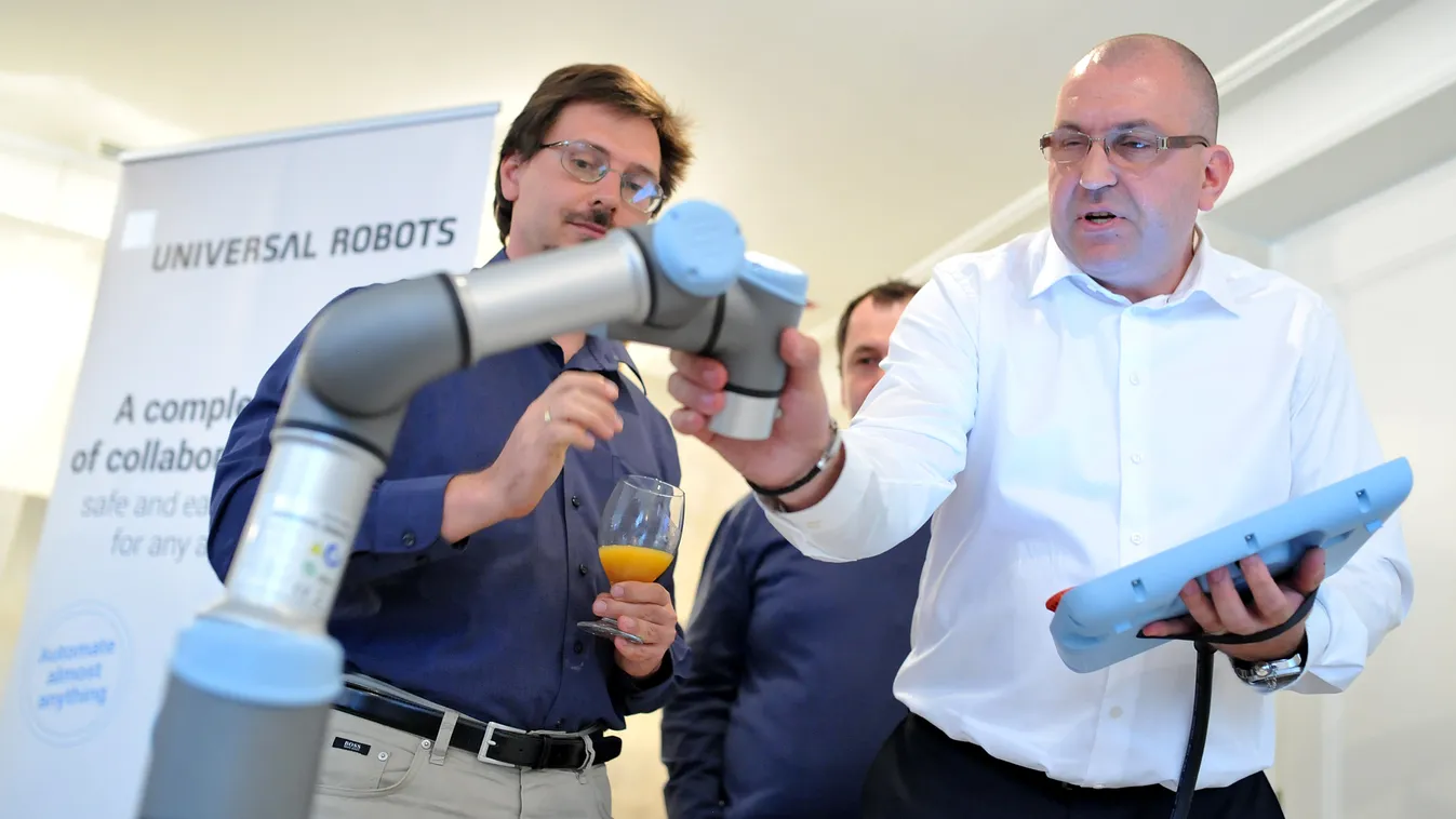 Universal Robots, bemutató
Slavoj Musilek, a cég közép-kelet-európai regionális igazgatója 