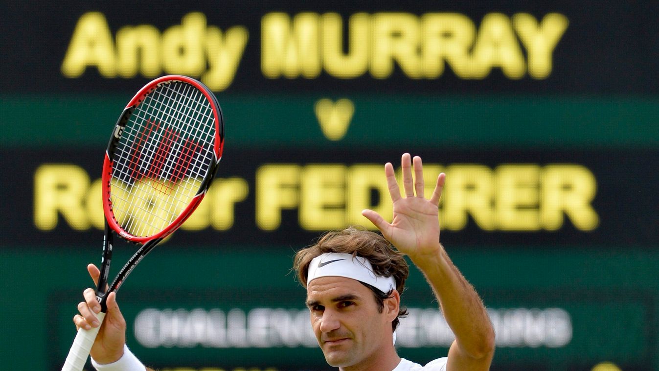 FEDERER, Roger Wimbledon, 2015. július 10.
A svájci Roger Federer, miután 7:5, 7:5, 6:4 arányban legyőzte a brit Andy Murrayt az angol nemzetközi teniszbajnokság férfi egyesének elődöntőjében Wimbledonban 2015. július 10-én. (MTI/EPA/Gerry Penny) 