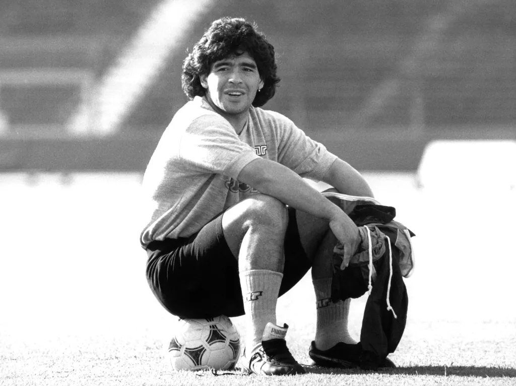 Diego Armando Maradona .people file picture ball .soccer .Argentina SEATED photo noir et blanc sports SPORT SPO 