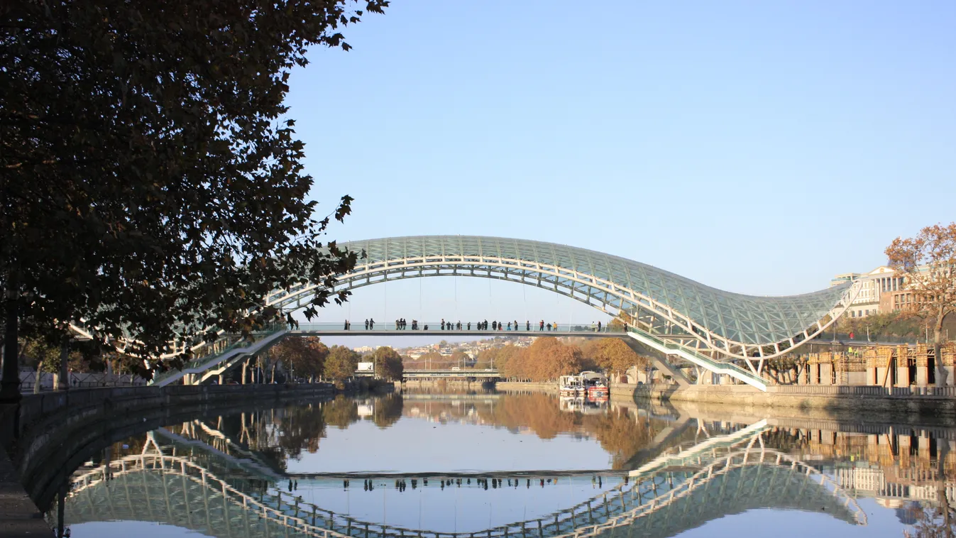 Tbiliszi Szabadság híd Grúzia 
