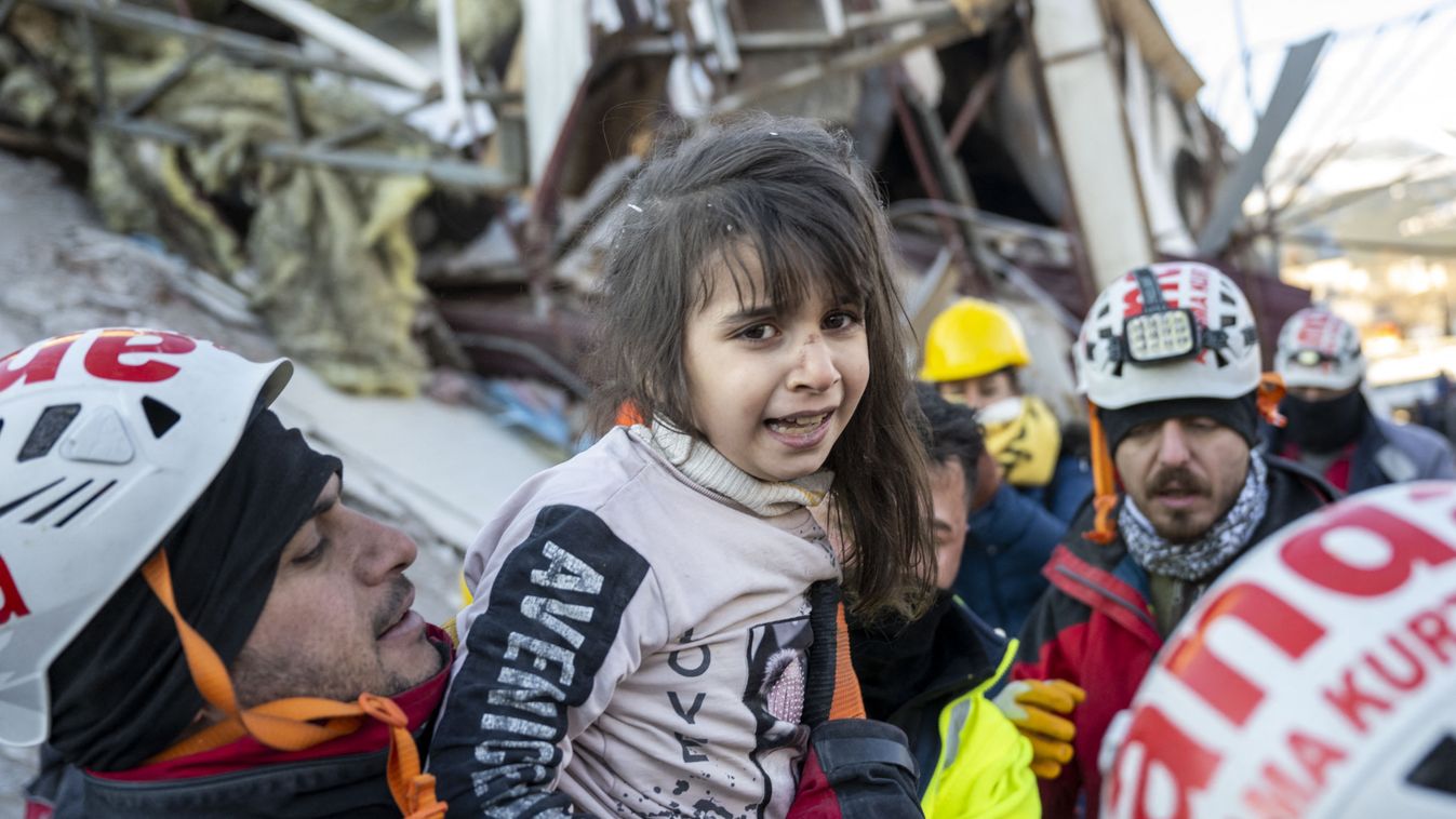 törökország, szíria, földrengés, mentés, rom, romok, katasztrófa, török, mentőalakulat 