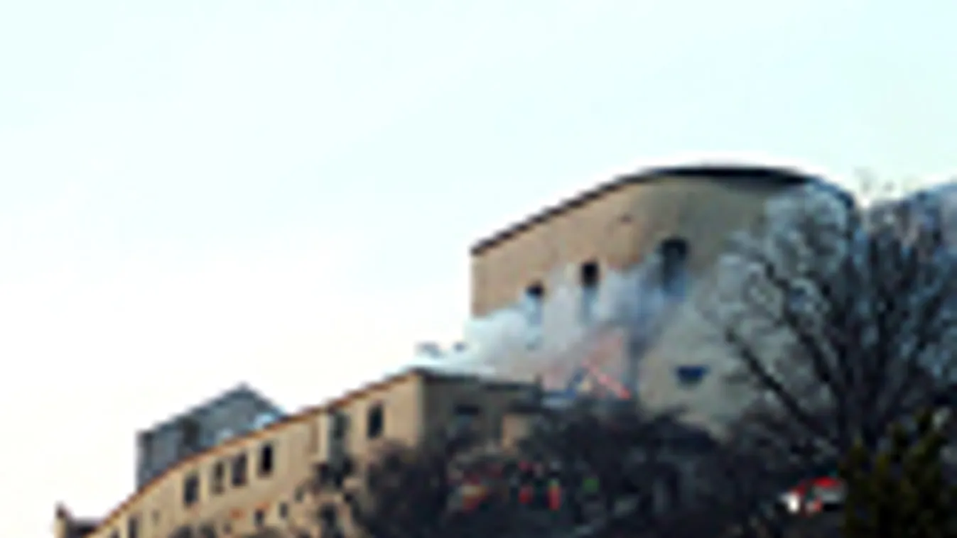 Füst száll a magasba a krasznahorkai várból, Rozsnyó közelében