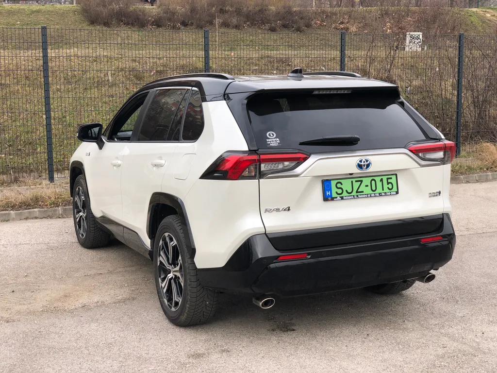 Toyota RAV4 PHEV plug-in 