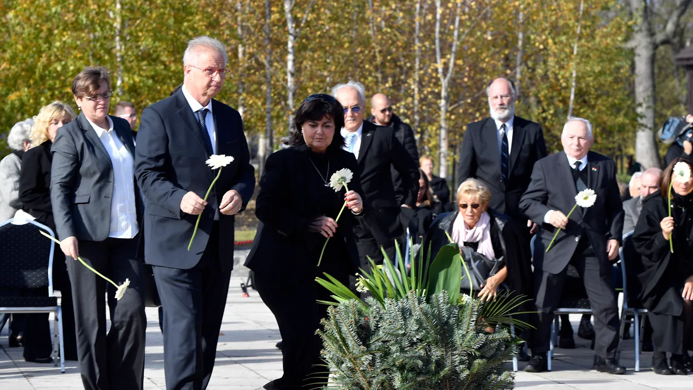 TRÓCSÁNYI László; RADNAINÉ dr. FOGARASI Katalin 