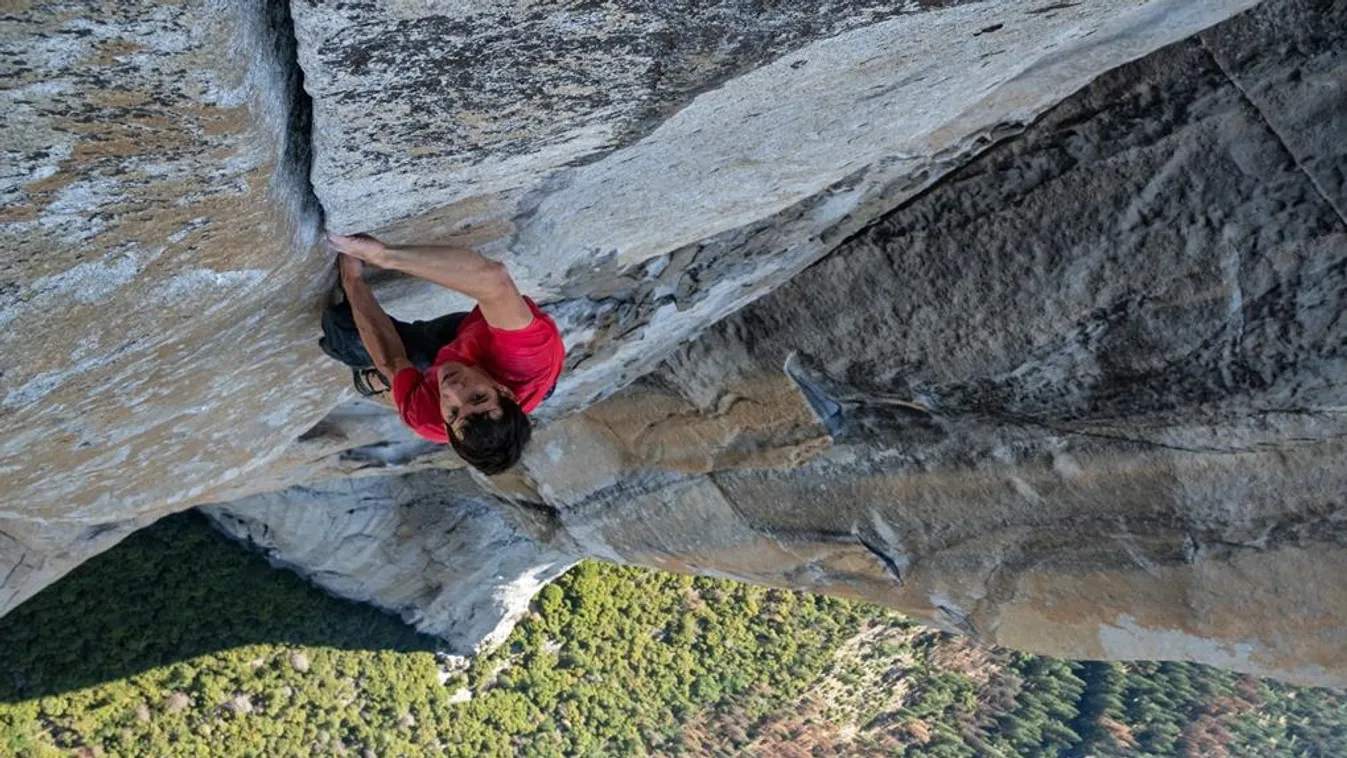 66320 Alex Honnold making the first free solo ascent of El Capitan's Freerider in Yosemite National Park, CA. (National Geographic/Jimmy Chin) 