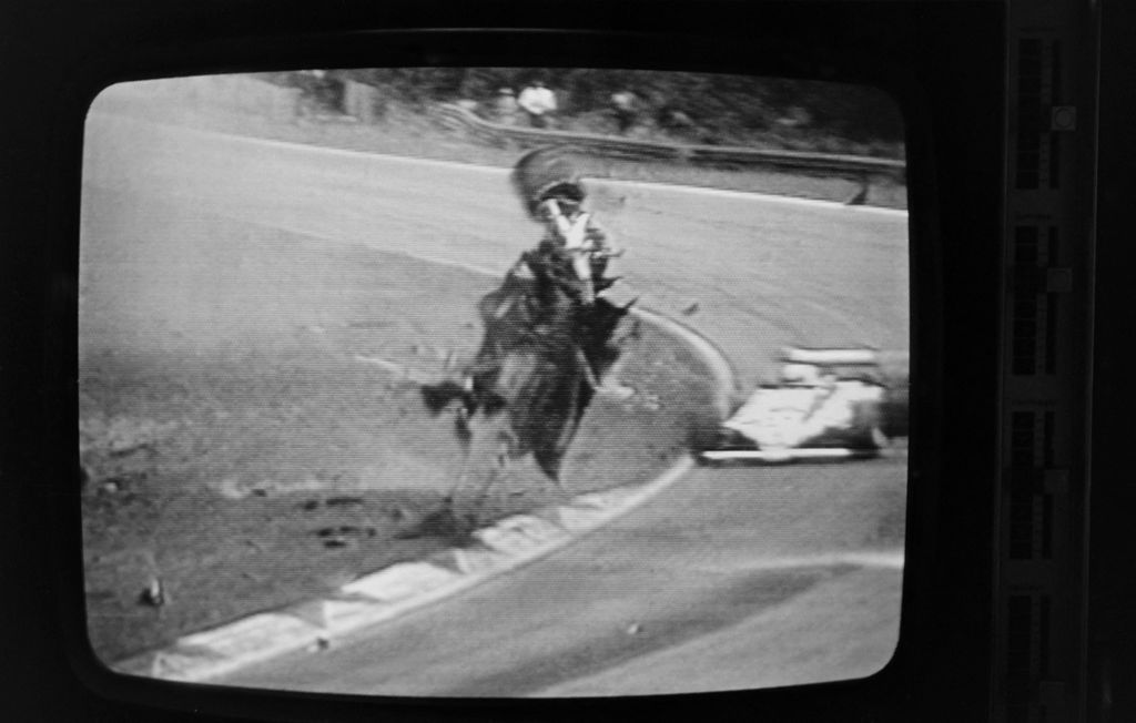 Forma-1 hősi halottai galéria 2021. 
 Gilles Villeneuve   Horizontal TV IMAGE ACCIDENT F1 BLACK AND WHITE PICTURE CAR RACING GRAND PRIX ACCIDENT-SPORT 