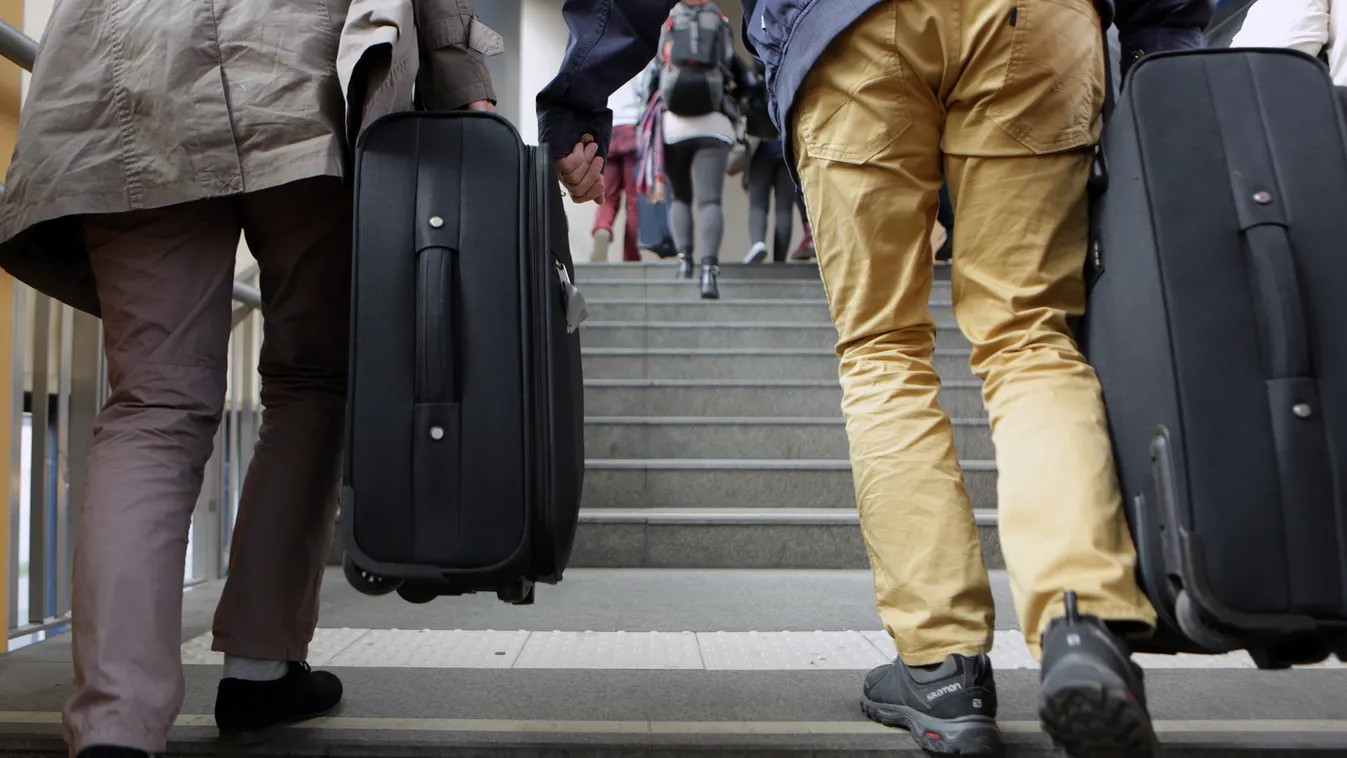 KÖKI terminál bénázó turistákkal Koncz Tamásnak 2015 szeptember 30-án KÖKI terminál bénázó turistákkal Koncz Tamásnak 2015 szeptember 30-án 