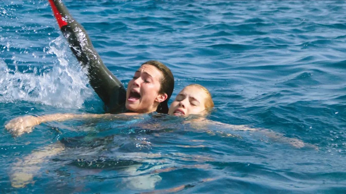 Mandy Moore és Claire Holt a 47 méter mélyen című filmben 