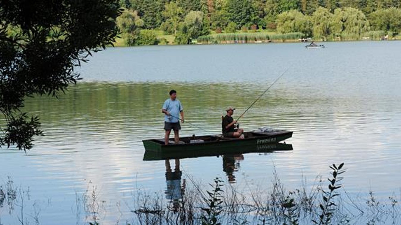Orfű, Horgászok az orfűi Pécsi-tó északi részén 