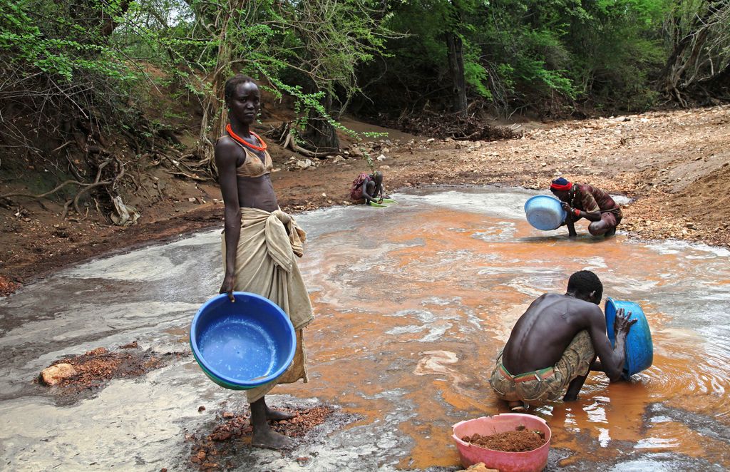 aranyat mosnak a folyóban, dél-szudán, Ez a világ tíz legszegényebb országa - galéria 