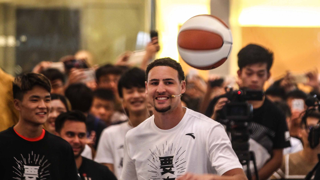 Klay Thompson shows off a 360 dunk in front of fans in China China Chinese Henan Zhengzhou American basketball player Klay Thompson event 
