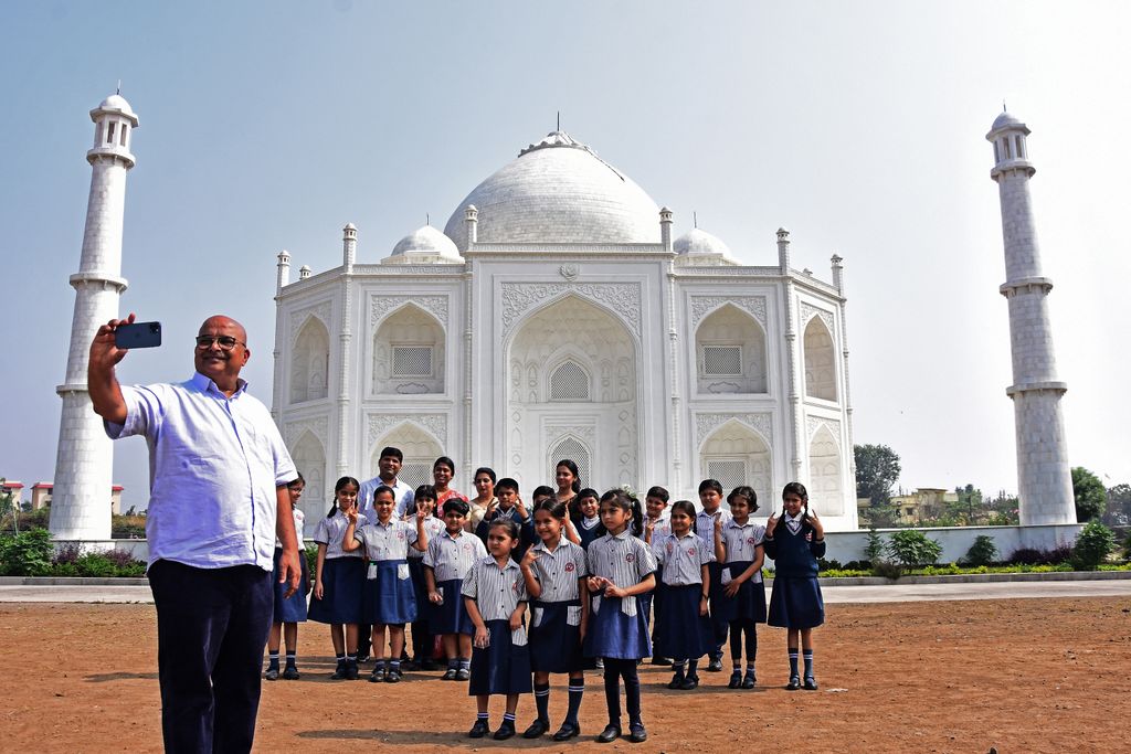 Egy indiai üzletember a Taj Mahal másolatát építette meg feleségének 