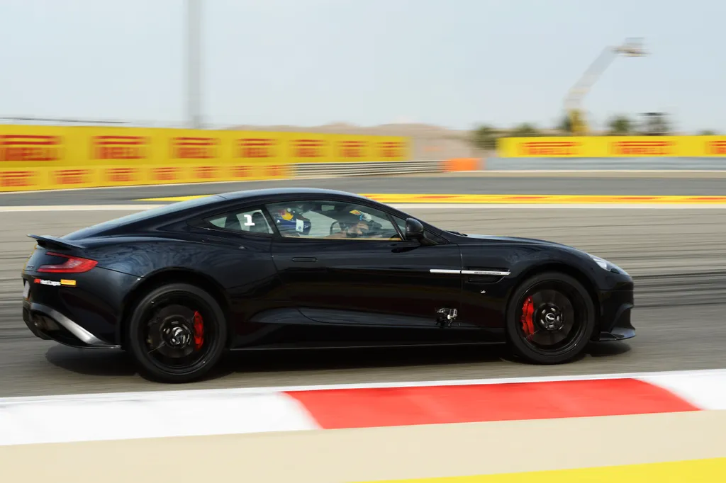Forma-1, Bahreini Nagydíj, Pirelli Hot Laps, Aston Martin DB11 