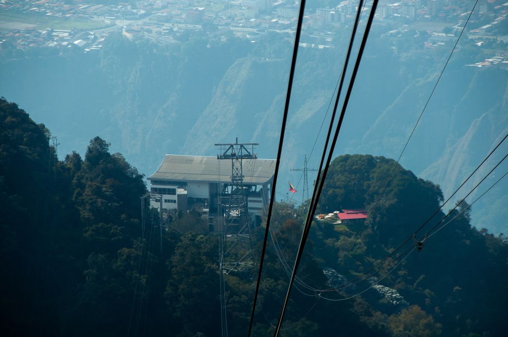 A Mérida Cable Car, Mukumbarí, felvonórendszer Venezuelában, . Székhelye a venezuelai Mérida városában található 1577 méteres magasságban, legmagasabb és a második leghosszabb felvonó a világon 
