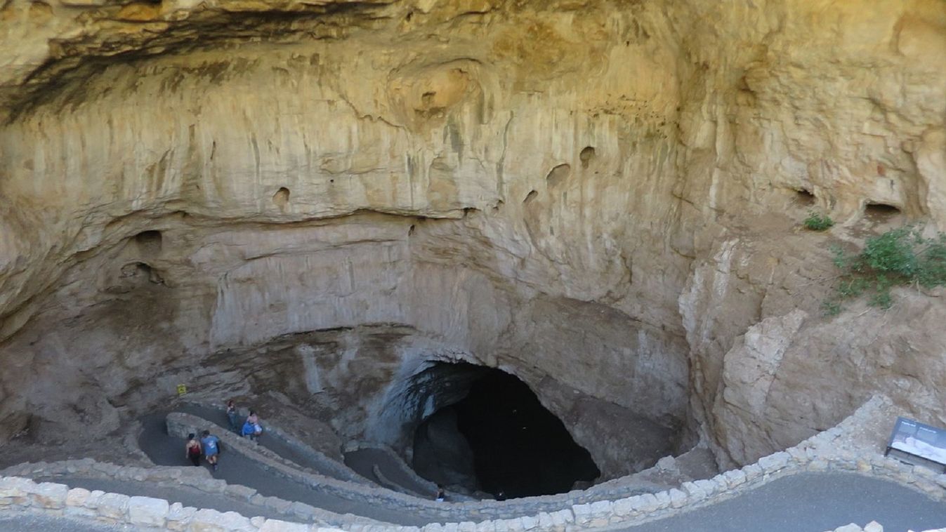 A Carlsbad Caverns Nemzeti Park egyik bejárata 