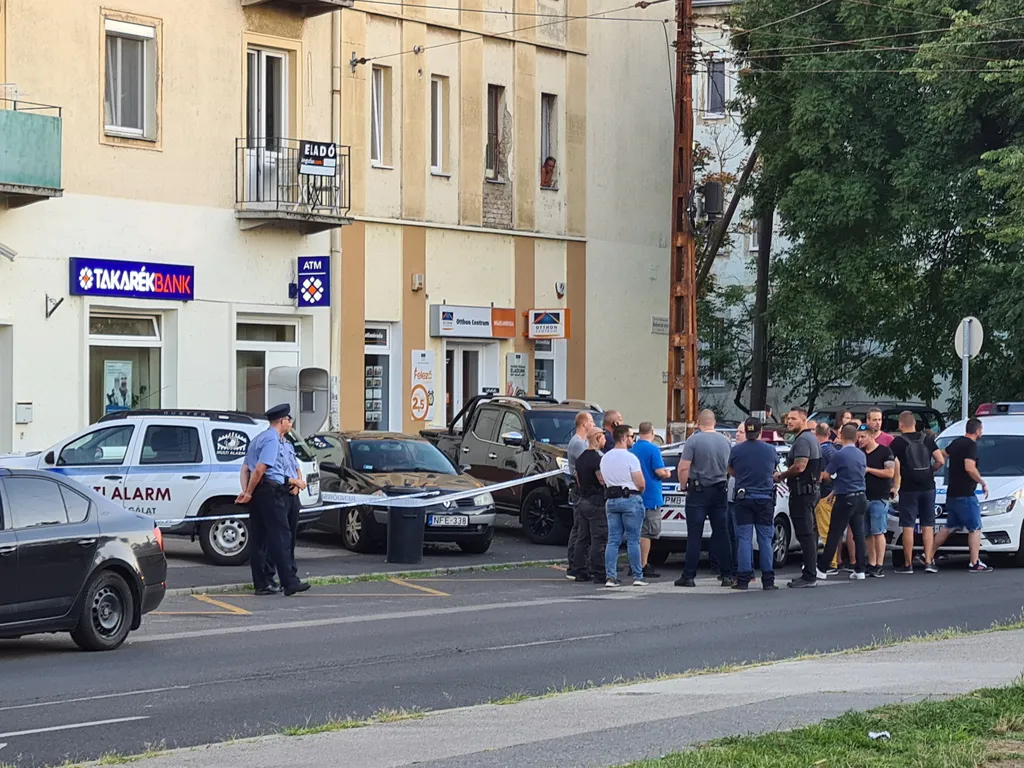 Kiraboltak egy bankot Budapesten, 15. kerület, bankrablás, rendőrség, helyszínelők 