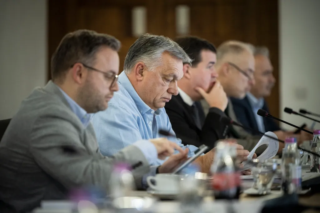 ORBÁN Balázs; ORBÁN Viktor Elkezdődött a soproni stratégiai kormányülés 