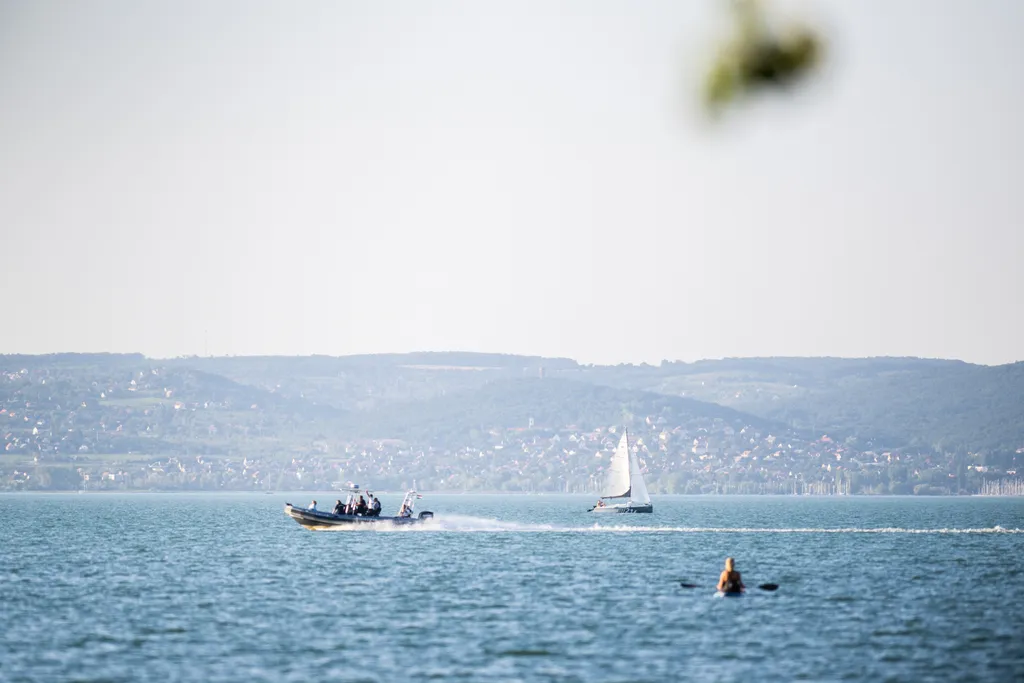 helikopter, baleset, balaton, gyakorlat, balatonba zuhant egy rendőrségi helikopter, 2023. 09. 07., Készenléti Rendőrség Légirendészeti Szolgálatának tervezett gyakorlata közben 