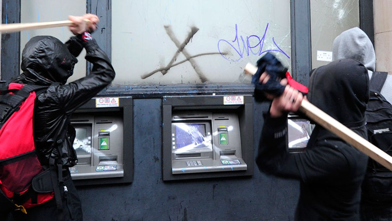 ATM, bankomat, a bankok pénzkiadó automatákat szüntetnek be