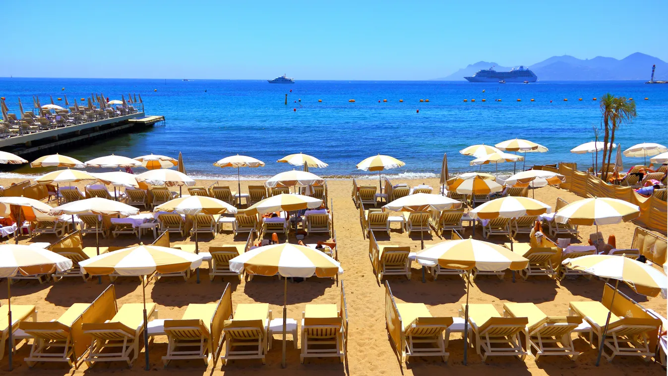Beautiful,Beach,In,Cannes,,France 