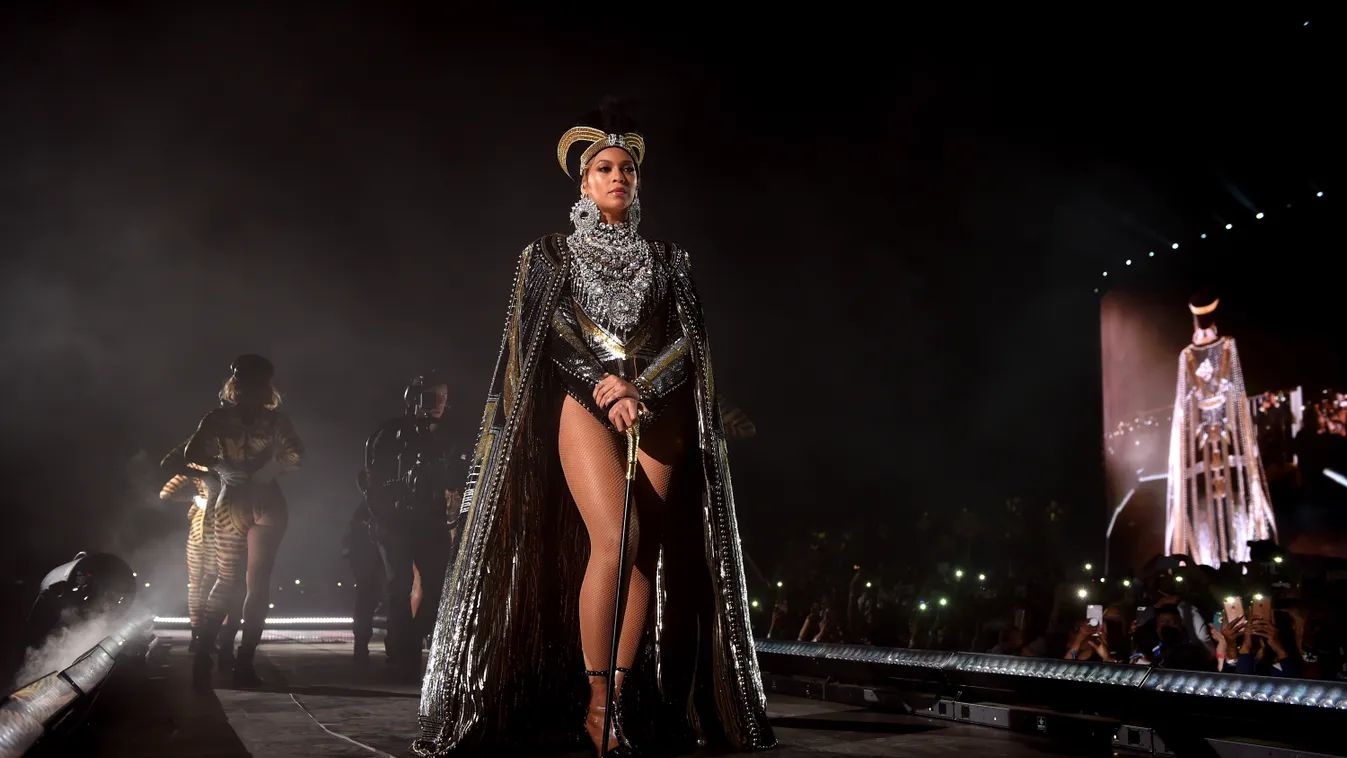 Beyoncé-galéria INDIO, CA - APRIL 14: Beyonce Knowles performs onstage during 2018 Coachella Valley Music And Arts Festival Weekend 1 at the Empire Polo Field on April 14, 2018 in Indio, California.   Larry Busacca/Getty Images for Coachella /AFP 