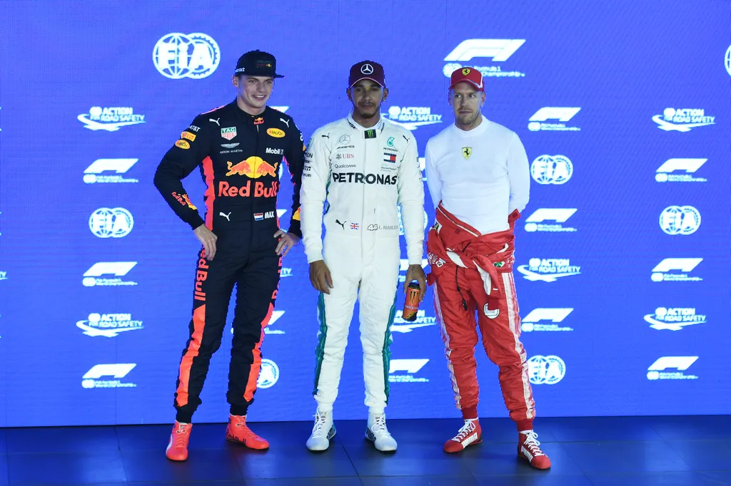 A Forma-1-es Szingapúri Nagydíj szombati napja, Max Verstappen, Red Bull Racing, Lewis Hamilton, Mercedes-AMG Petronas, Sebastian Vettel, Scuderia Ferrari 