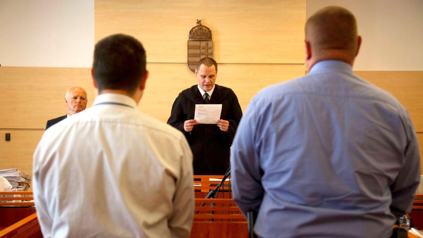 Németh Károly Fonyód, 2015. június 3.
K. Sándor Szilárd (háttal b) hallgatja Németh Károly bírót az ellene szexuális erőszak bűntette miatt indult büntetőper ítélethirdetésén a Fonyódi Járásbíróságon 2015. június 3-án. A bíróság hét és fél év börtönbüntet