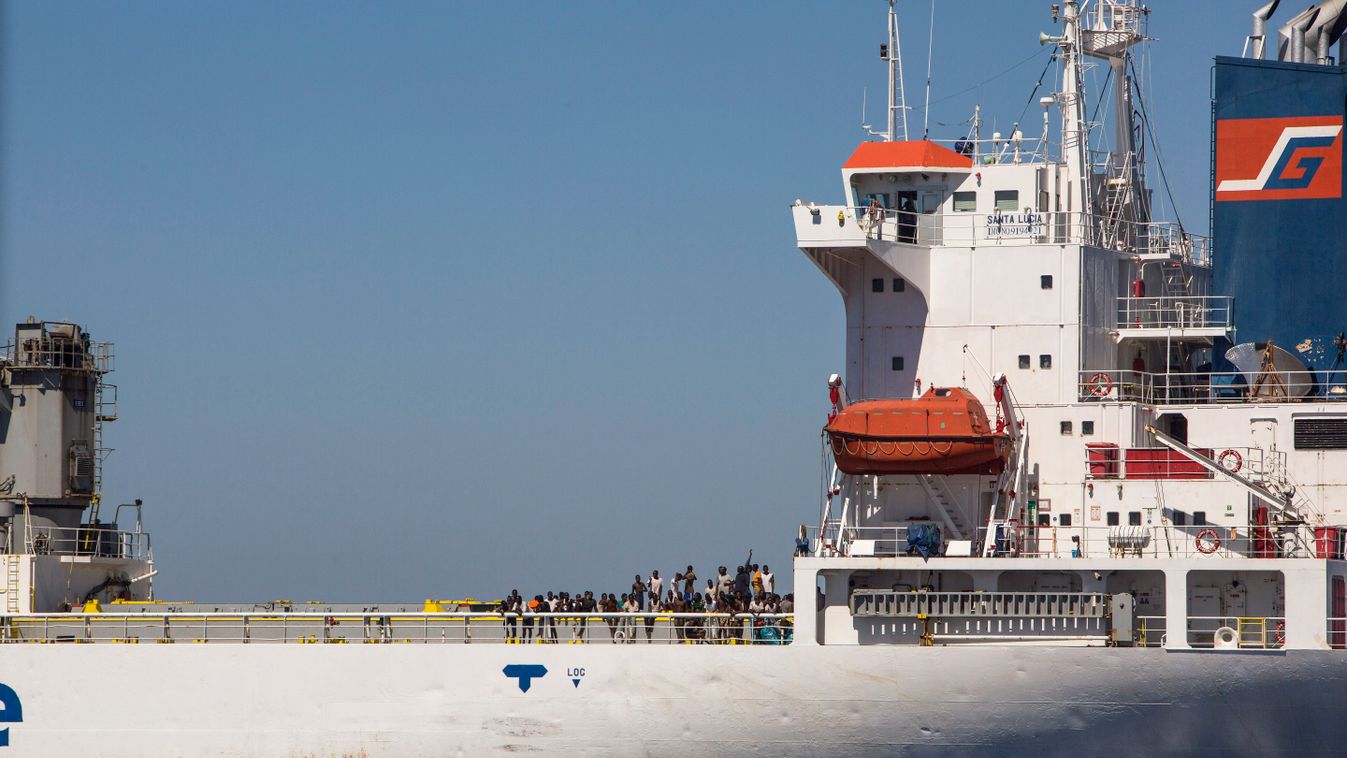 NGO, migránsokat mentő hajó, Olaszország 