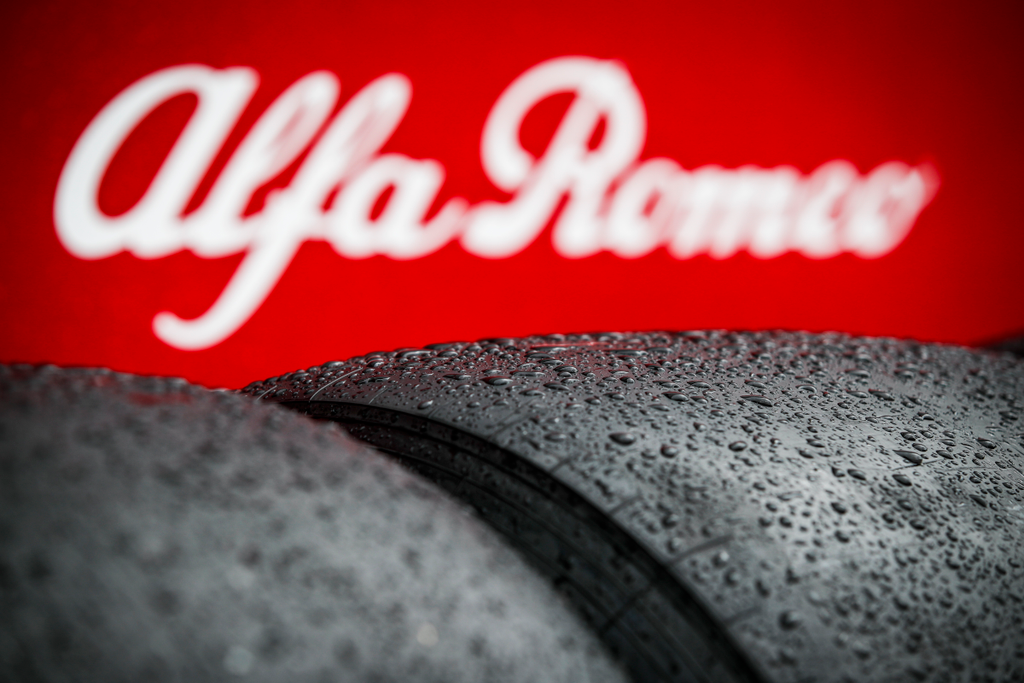 Forma-1, Osztrák Nagydíj, Alfa Romeo logo, Pirellli gumik 