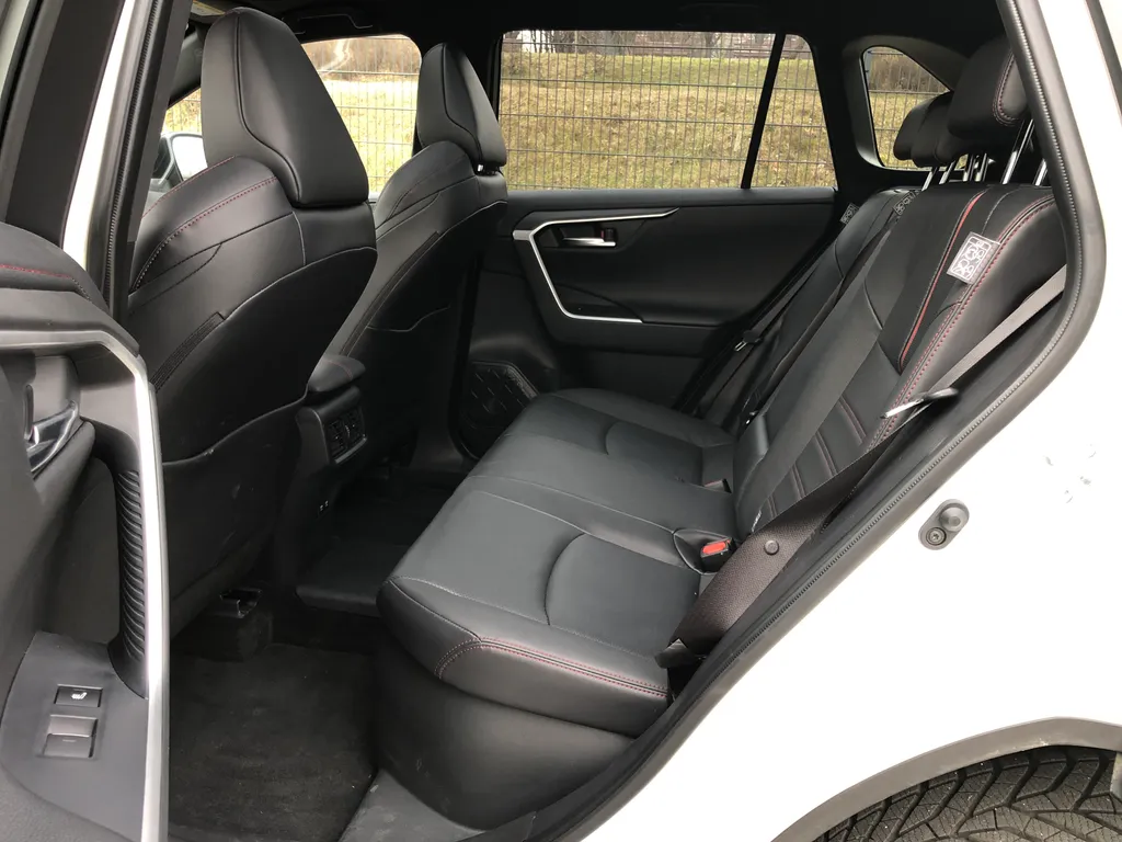 Toyota RAV4 PHEV plug-in 