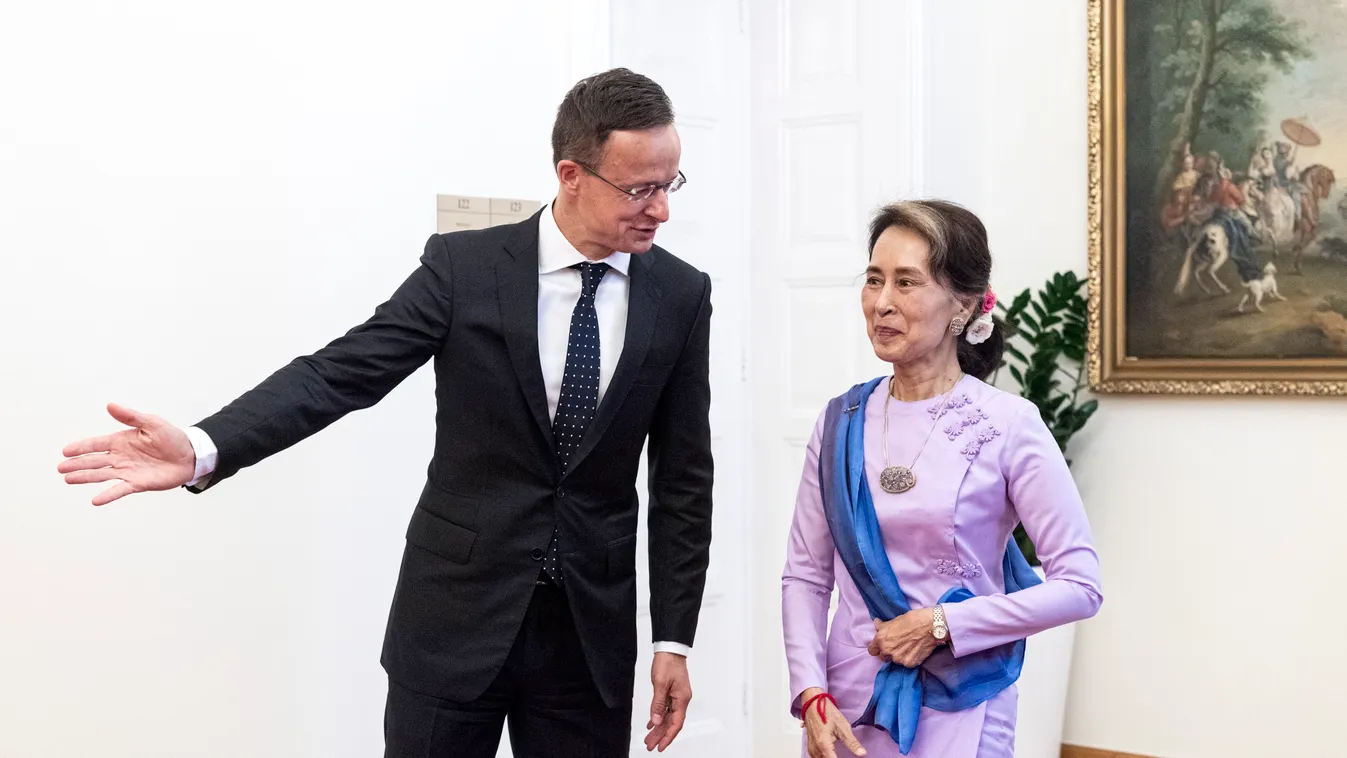 SZIJJÁRTÓ Péter; AUNG SZAN SZÚ KJI 